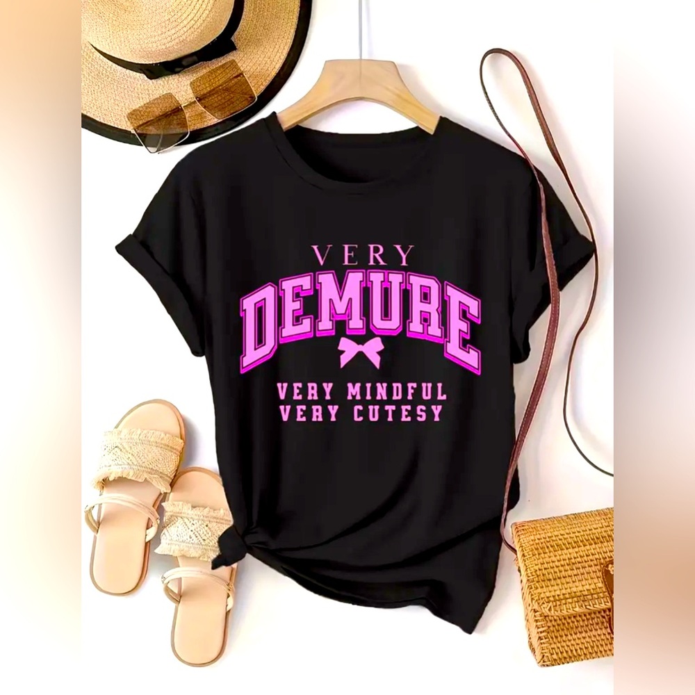 🩷🆕 “Very Demure” T-Shirt, Short Sleeve Crew Neck.